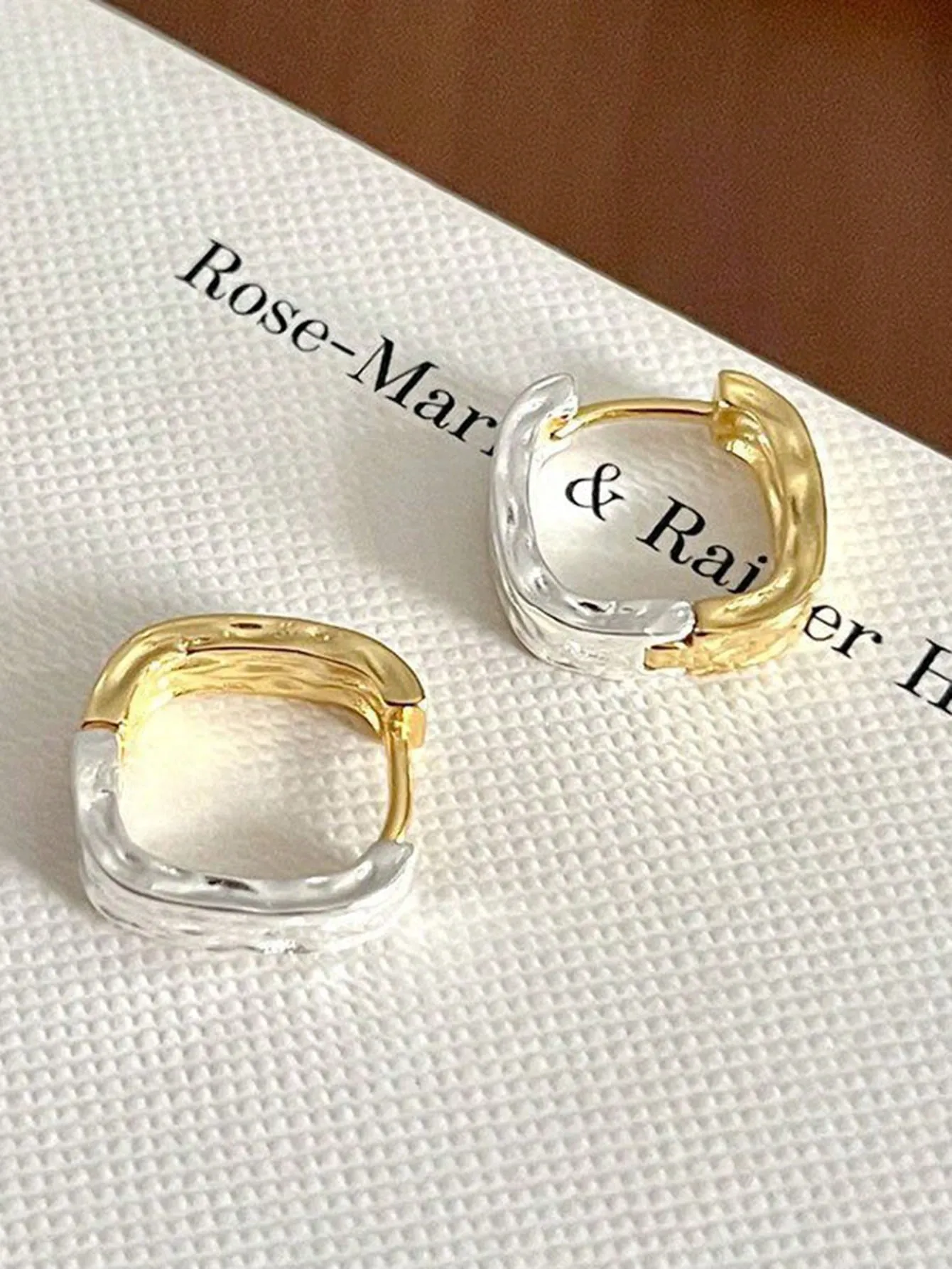 1pair Fashionable Two Tone Textured Hoop Earrings SD