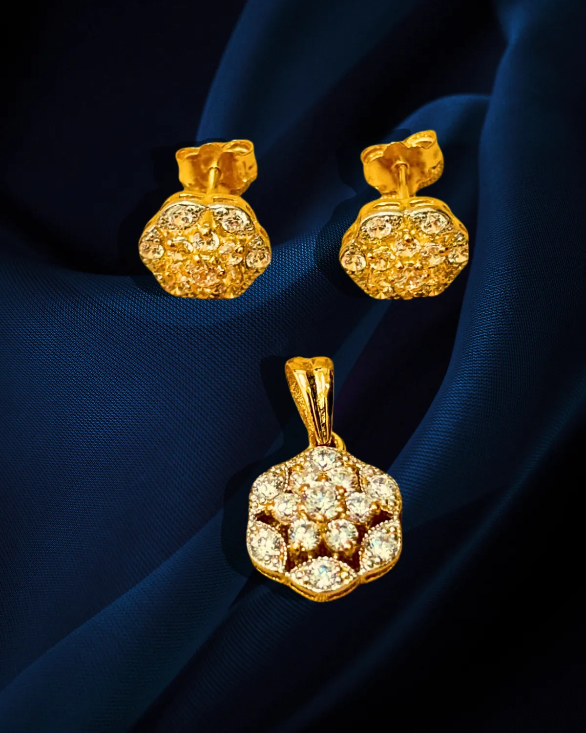 22 KT Gold Designer Flower Diamond Pendant Set (D63)