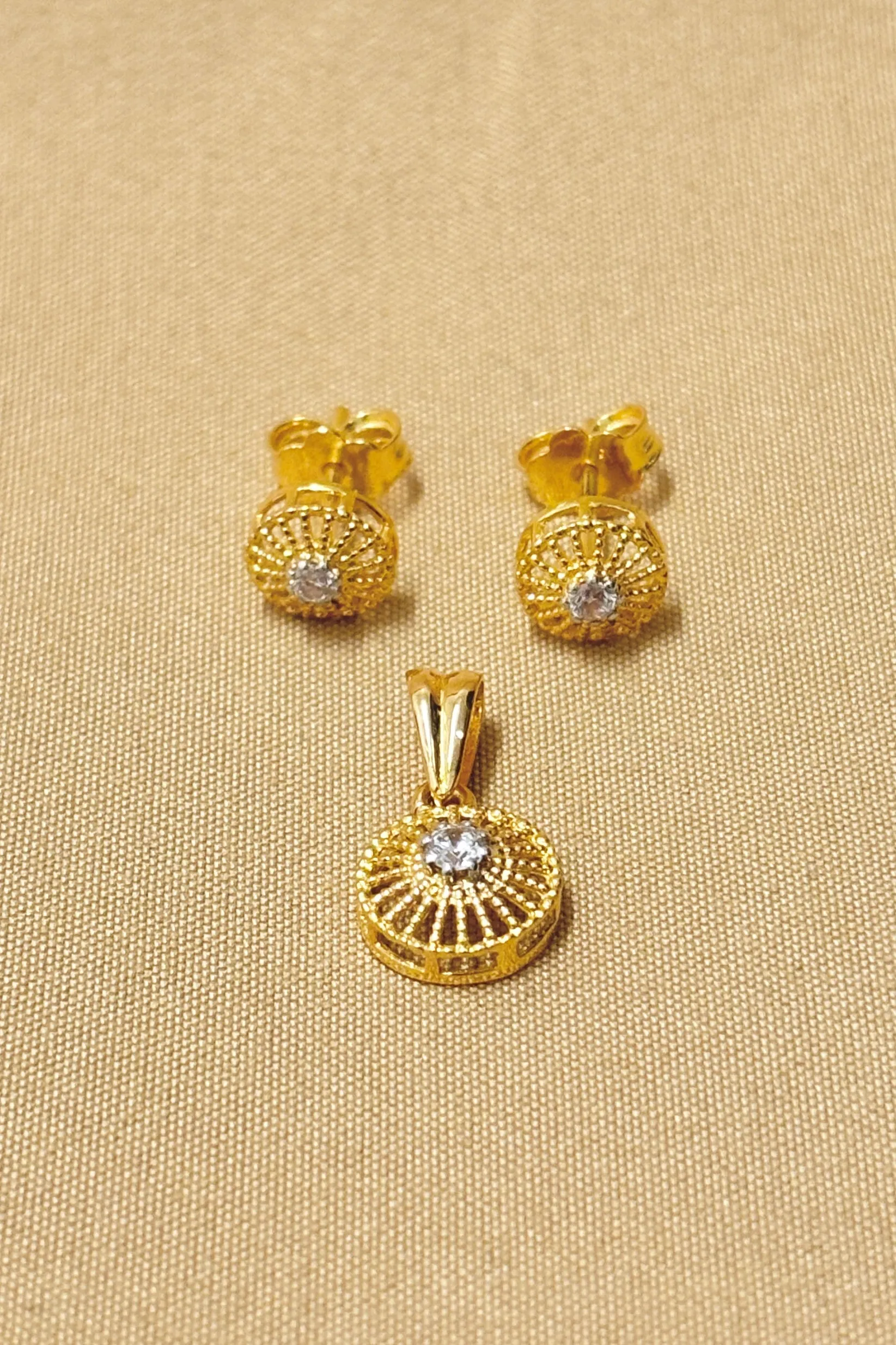22 KT Gold Designer Pendant Set (D65)