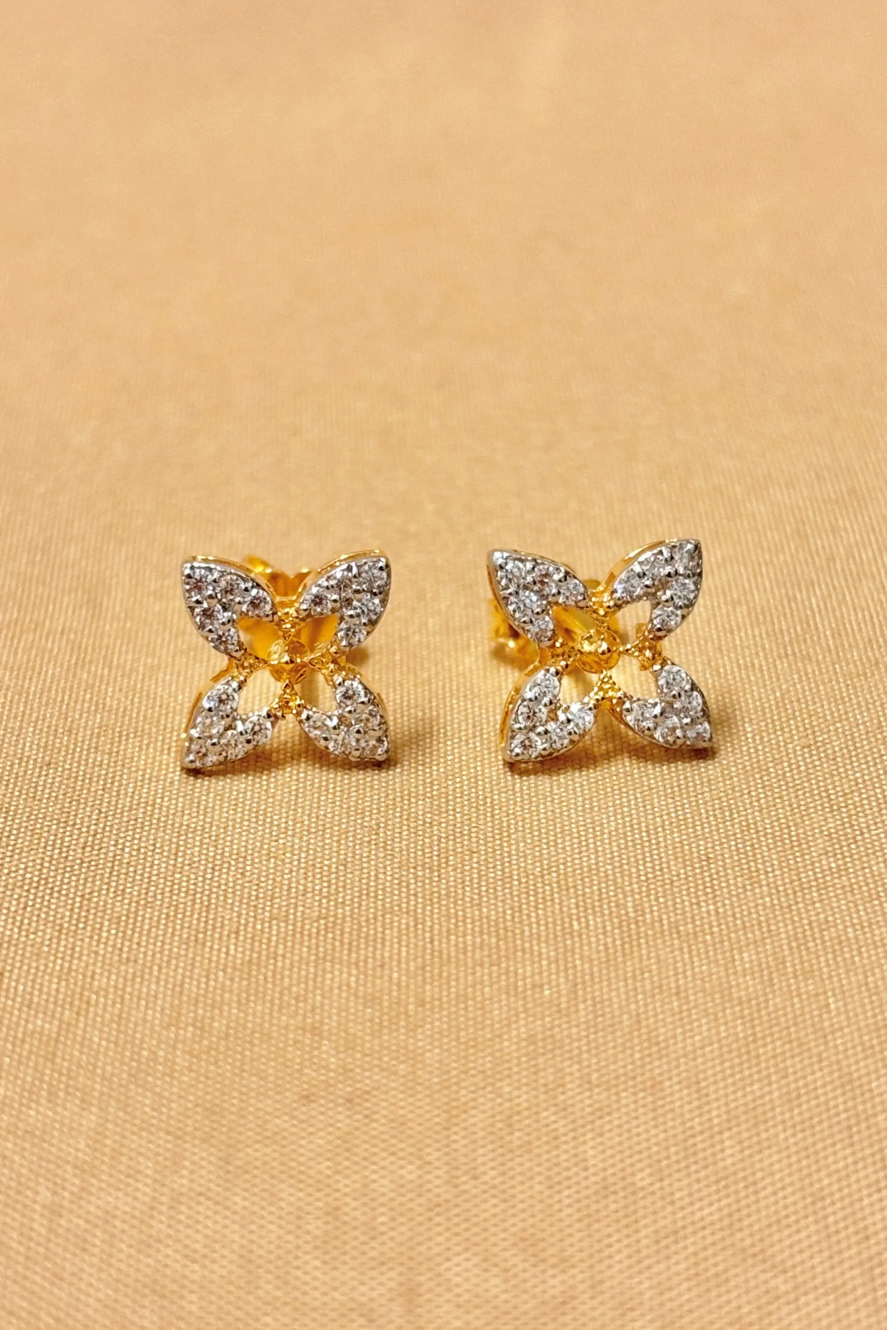 22 KT Gold Designer Star Diamond Pendant Set (D64)