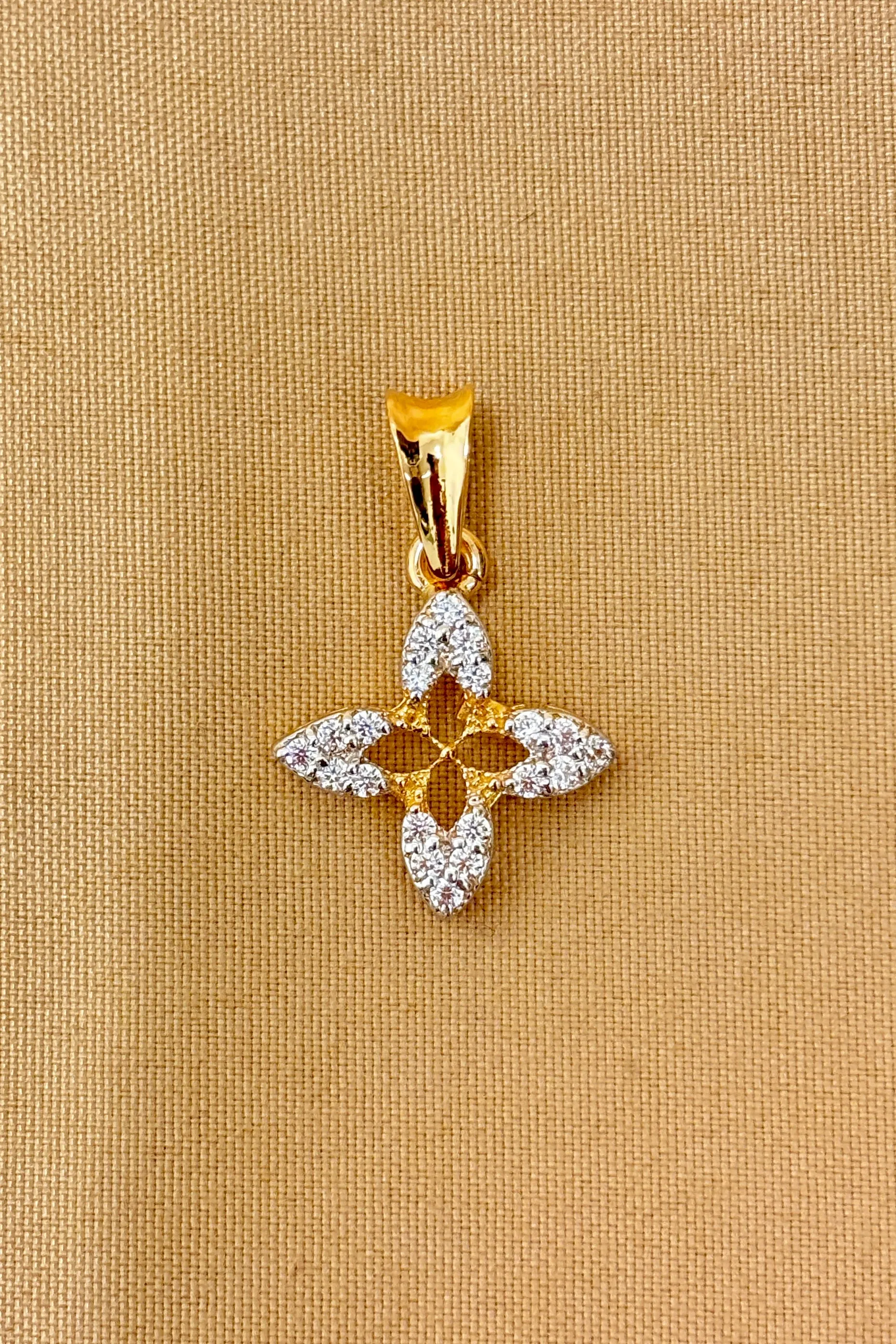22 KT Gold Designer Star Diamond Pendant Set (D64)
