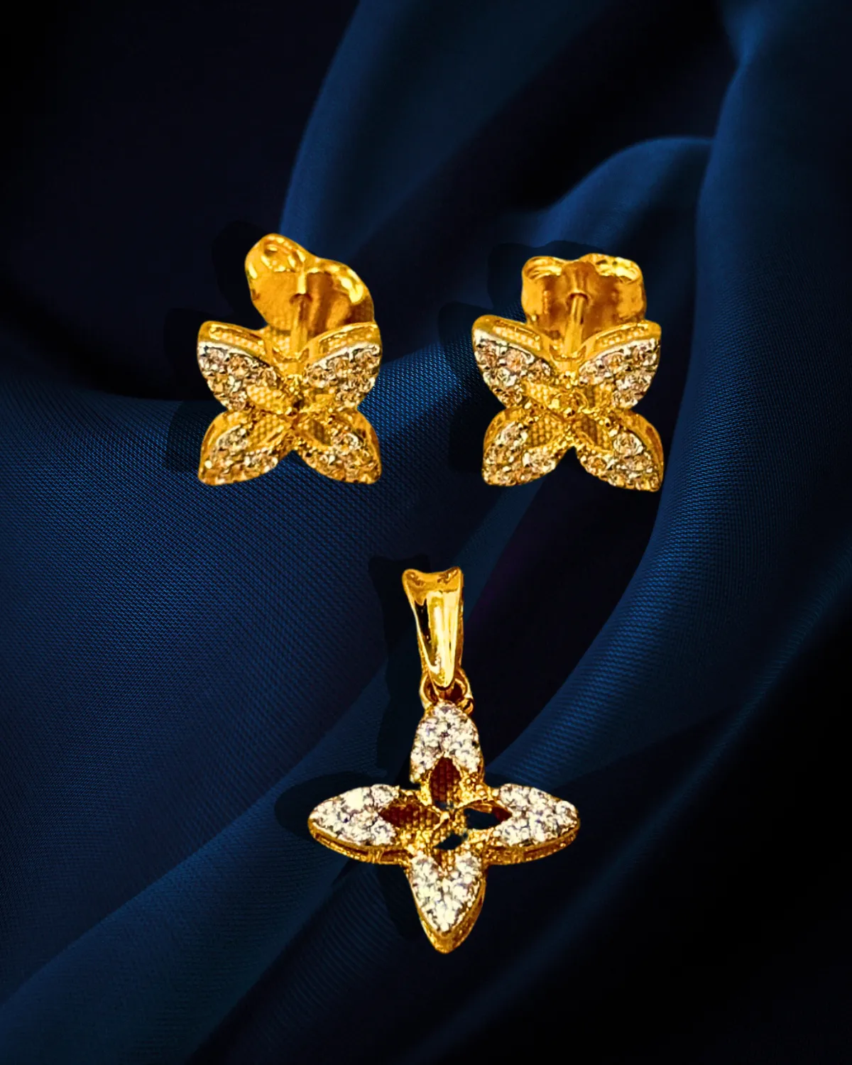 22 KT Gold Designer Star Diamond Pendant Set (D64)