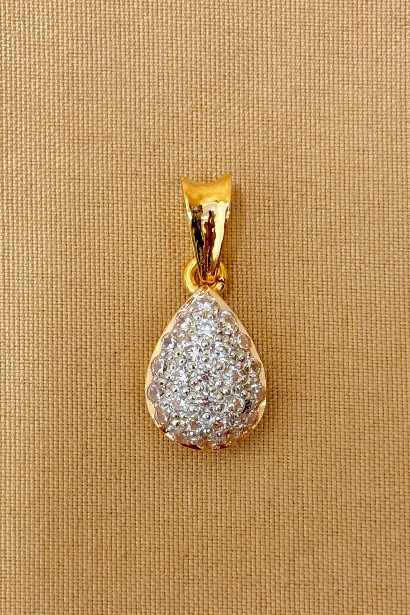 22 KT Gold Designer White Diamond Pendant Set (D62)