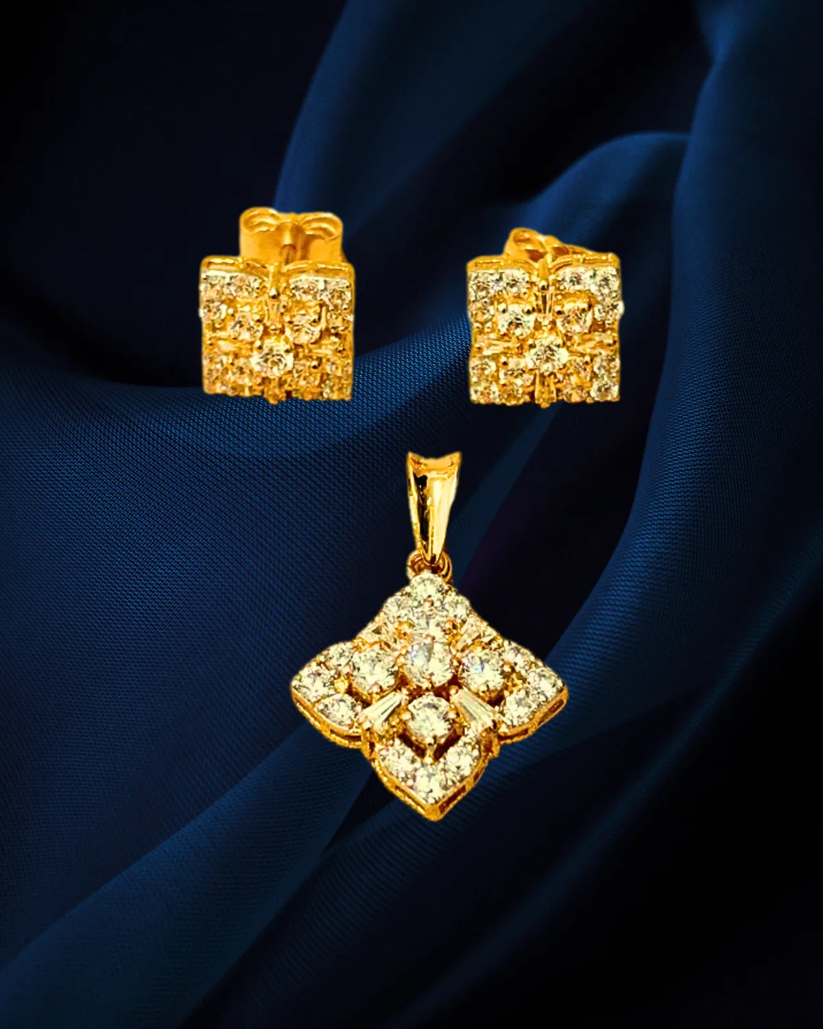22 KT Gold Designer Women Diamond Pendant Set (D66)