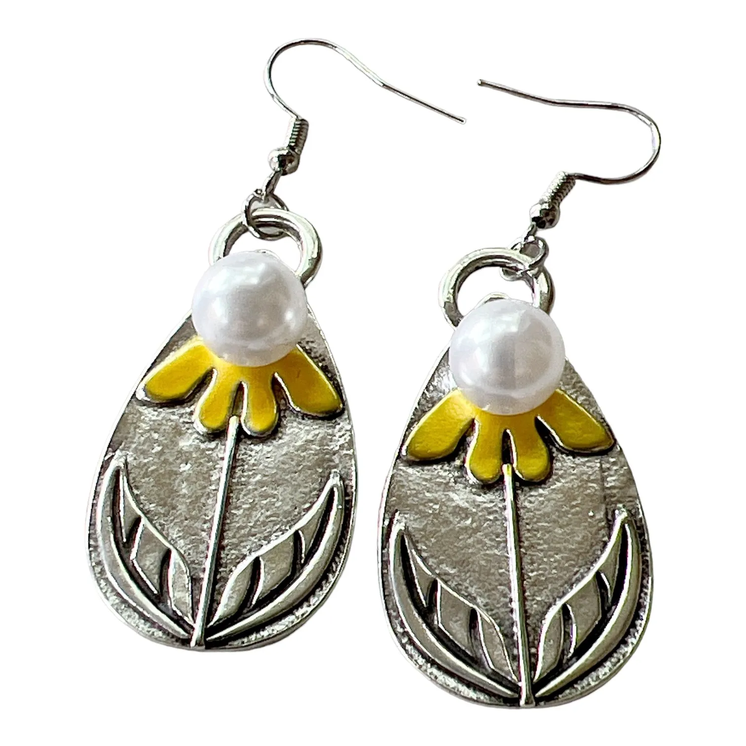 Boho Silver & Pearl Flower Earrings: Elegant & Chic Accessories