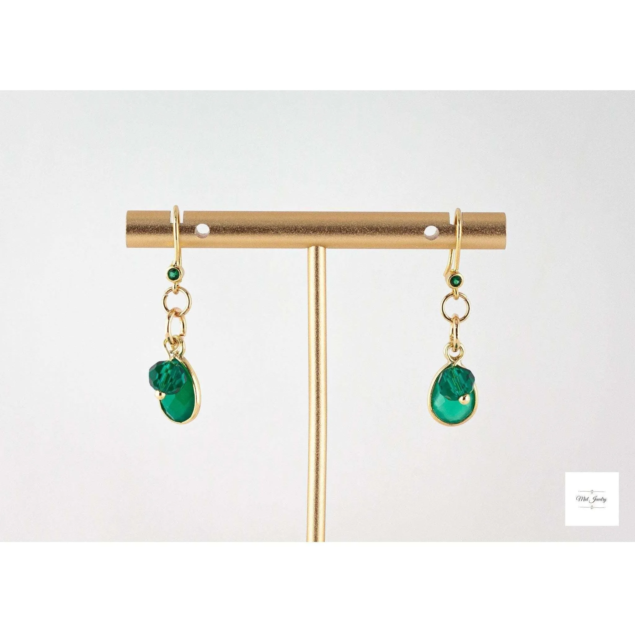 Dainty Green Onyx Drop Earrings: Chic Green & Gold Earrings