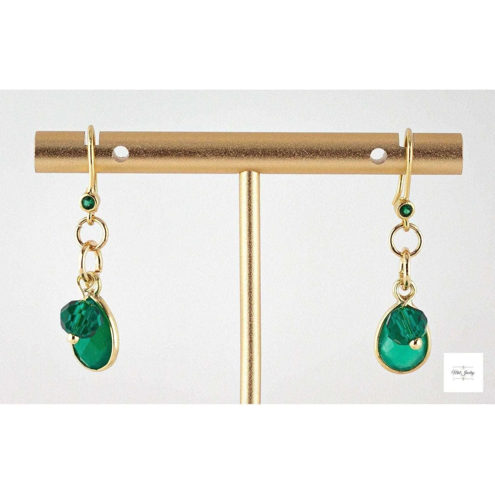 Dainty Green Onyx Drop Earrings: Chic Green & Gold Earrings