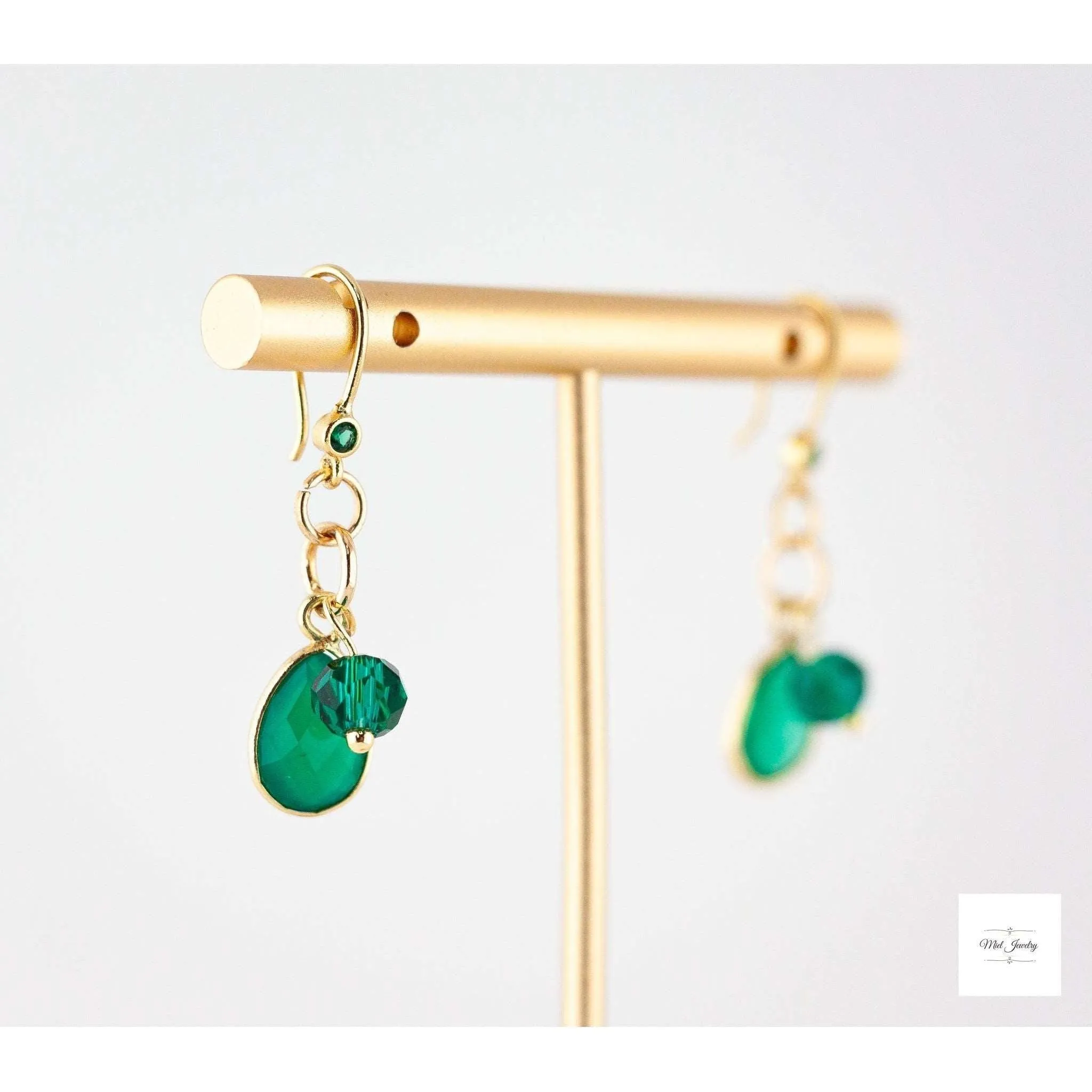Dainty Green Onyx Drop Earrings: Chic Green & Gold Earrings