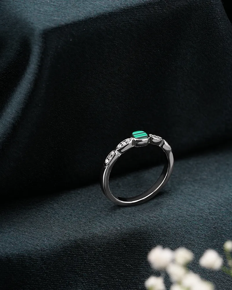 Emerald Line Ring