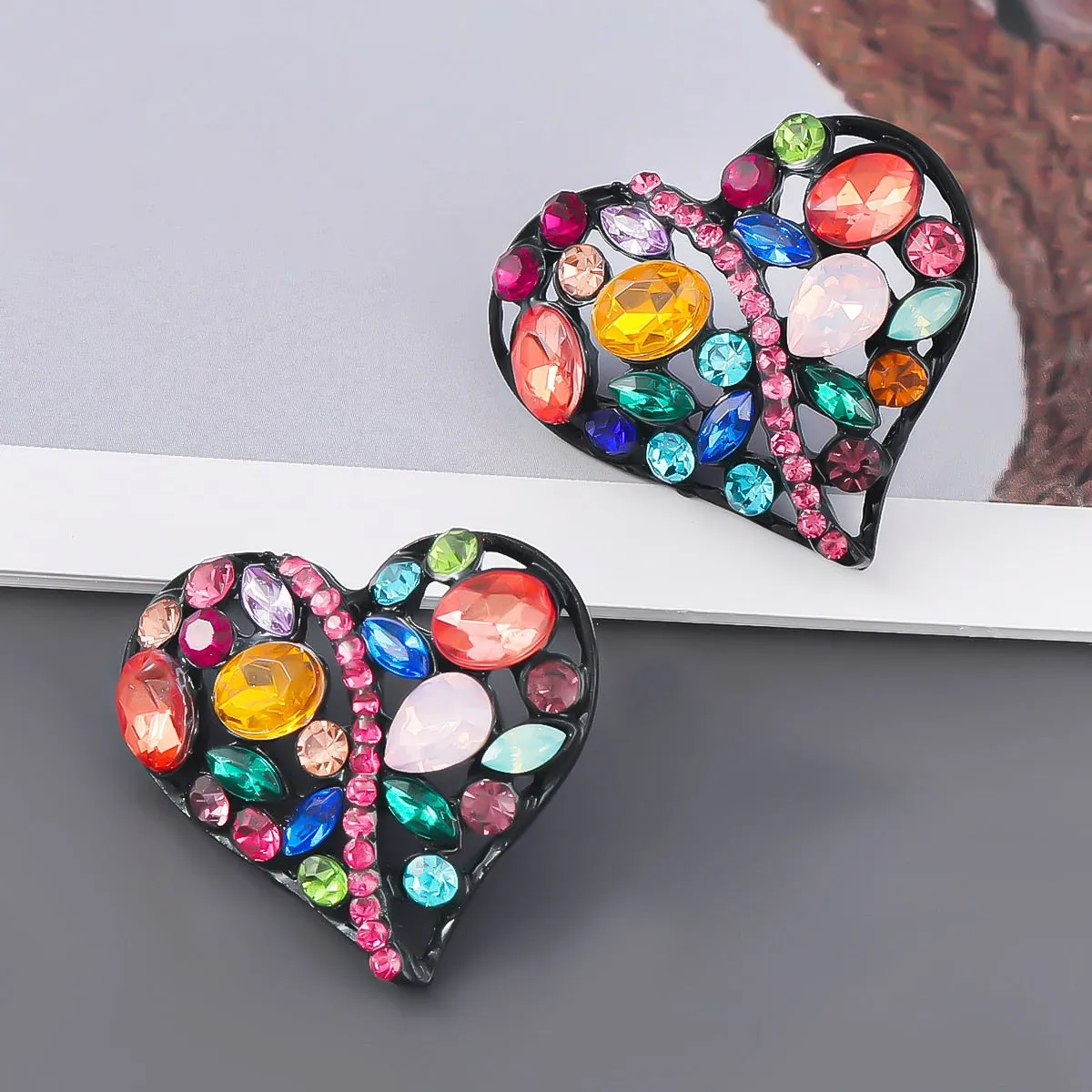 Fashionable Metal Heart Shaped Hollow Earrings Women