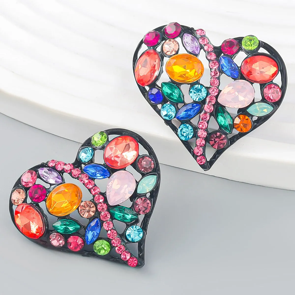 Fashionable Metal Heart Shaped Hollow Earrings Women