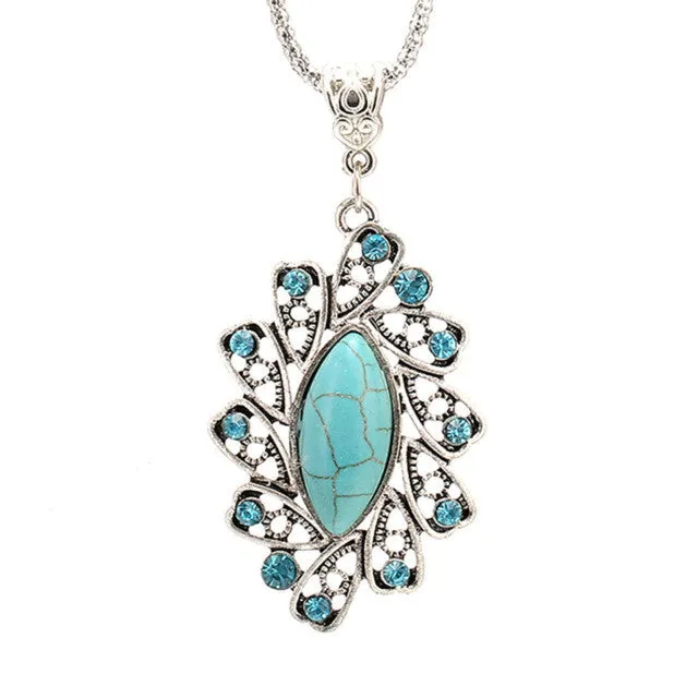 Green Stone with Beautiful Crystal Pendant Necklace for Women