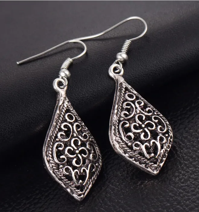 Palazzo Motif Drop Earrings