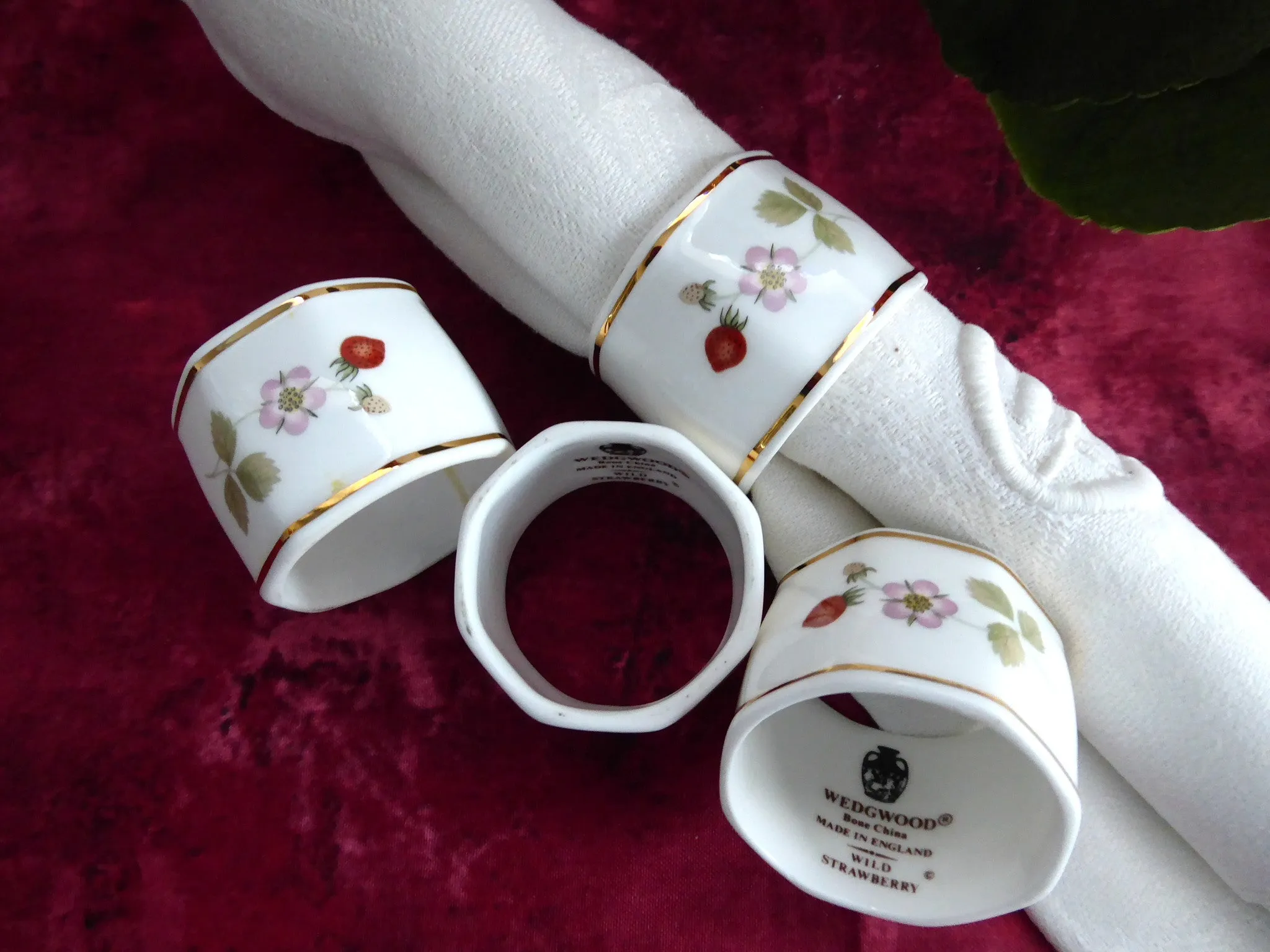 Wedgwood Wild Strawberry Napkin Rings Set Of 4 Bone China 1980s Strawberries Blossoms