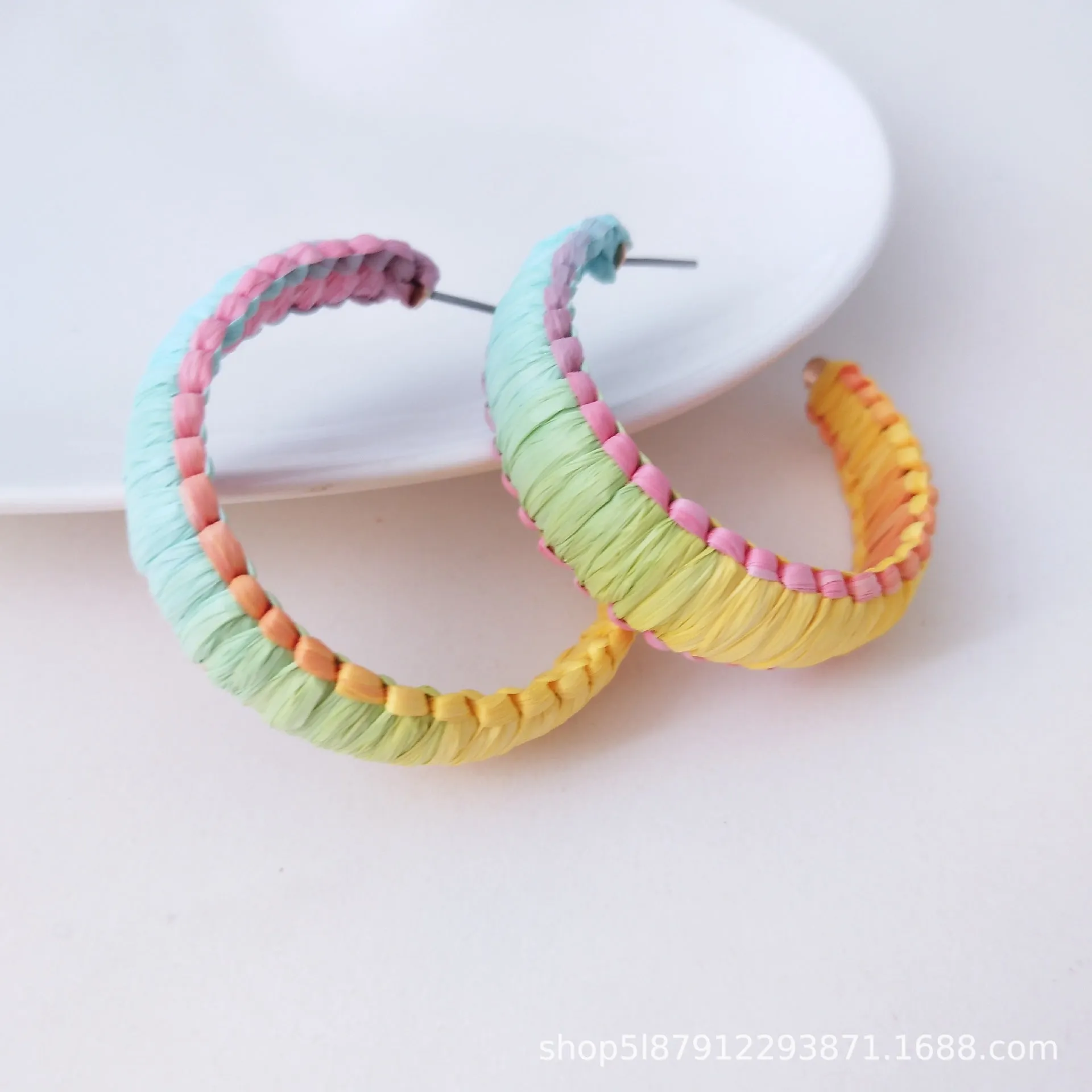 Wholesale Fashionable C-shaped Hand-woven Raffia Earrings